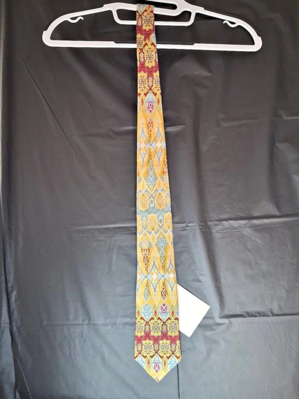 The Art Institute of Chicago The Three Graces Tie Gold & Red